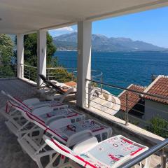 Seafront Villa Montenegro1 min to the Sea