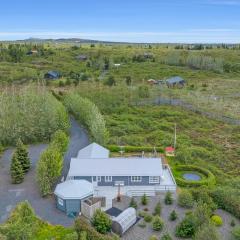 Modern 4BR Summerhouse with Sauna and Hot Tub