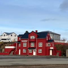 Guesthouse Hvammur by the Harbour