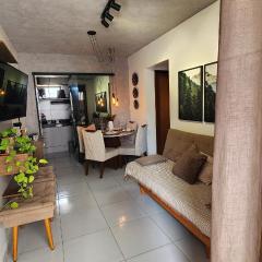 Apartamento com dois quartos a 300m da praia