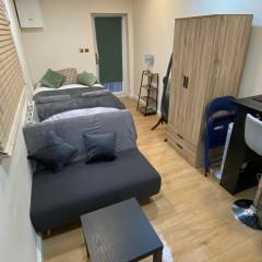 Charming Cambridge Studio with Private Garden