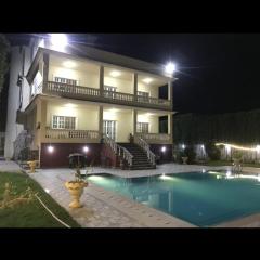 Allam's Villa - Families only