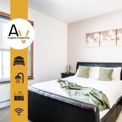 Contemporary Two-Bedroom House - Free Wi-Fi, Garden, Free Parking, Ideal for Extended Stays By AV Hughes Properties