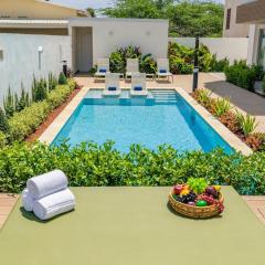 Amazing 2BR Condo w/ Gym & Pool in Prime Location