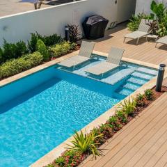 2BR2BA Condo w/ Pool, Gym & Balcony @ Palm Beach