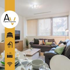 Spacious Two-Bedroom Apartment - Parking, 7 Mins from Station, Ideal for Business or leisure Stays By AV Hughes Properties
