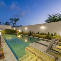 Modern 2BA2BR Condo Pool + Gym Near Palm Beach