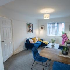 Modern 3BR Contractor Parking Sleeps 5 Fast Wi-Fi