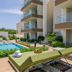 NEW 2BR Condo Pool, Gym, & Steps from Palm Beach