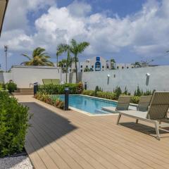 Relaxing 2BR2BA Condo w/ Gym, Pool in Palm Beach!