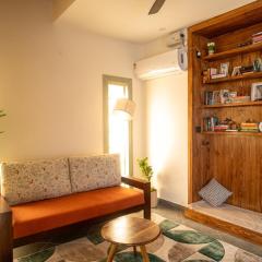 Ahrin House-entire villa with kitchen and parking