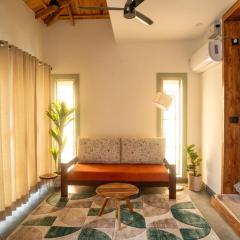 Ahrin House-entire villa with kitchen and parking