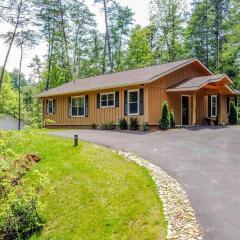 Secluded Cabin Pet Welcome Deck Sleeps 8