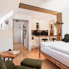 Hike & Ski-in Ski-out Mountain View Apartment for Family & Friends