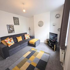 Modern 2-Bed Home With Free Parking Sleeps 5