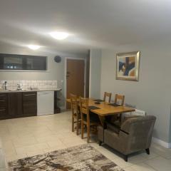 New 4 stars Large prime city center 2 bed 2 bath duplex apartment with free secure parking