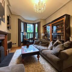 Holland Park Classic High Ceilings Luxury 2 Bed