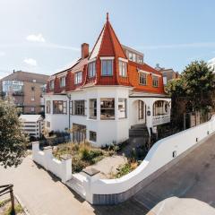 Maison Georges - cozy dollhouse by the sea!