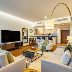 Champions' Apartment - Balcony Sunsets - Rooftop Pools - Modern Oasis - Family Heaven - Full Canal Views - 2 min walk from Space42 Arena