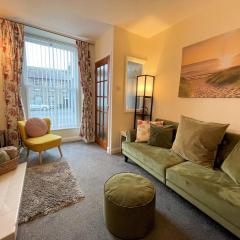 Pass the Keys Cosy Romantic Getaway with Hot Tub