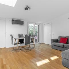 Attico con vasca, posto auto e metro sotto casa