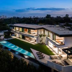 Luxurious 5BR Villa in BH with Pool, Theater, and Views