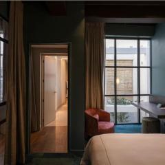 Luxe Executive Suite 2 Bed 2 Bath