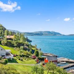 Awesome Home In Skiftun With House Sea View