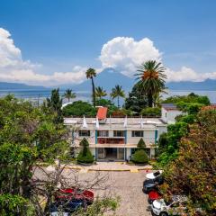 Hotel y Centro de Convenciones Jardines del Lago
