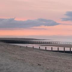 CHAPEL ST LEONARDS- EN-SUITE -2 Bedrooms -Sleeps 6-Pets Welcome-