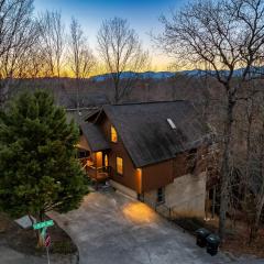 Spacious, 3 Kings, Games ,Hot Tub, Game Room, HOA Pool