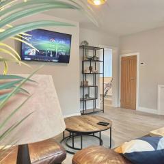 Ideal 4-bed home sleeps 7 - Nr Trafford Ctr & M60