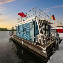 Havel Houseboat Serenity