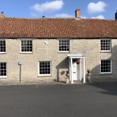 Old Bell House - Spacious Period Home in the Heart of Somerton
