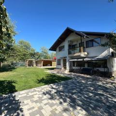 Chris Mountain Retreat