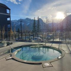 3 Bedroom with Heated Outdoor Pool and Hottub!