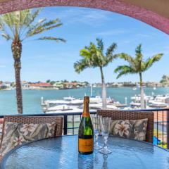 Luxury 3 Bed Condo at Popular Esplanade Overlooking Smokehouse Bay