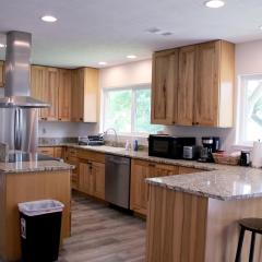 Walk to beach Galveston Getaway