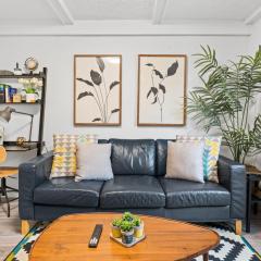 Heritage Home in Heart of City with free Parking