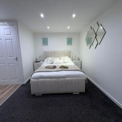 Modern Cozy Flat 6 mins to City Parking & WiFi