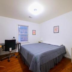 Mins to NYC Comfy Private Room in Shared Home