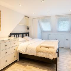 Bright Loft Room Near Wembley Stadium