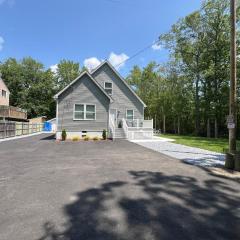 Beach House By The Bay, Sleeps 19, 9 Car Parking