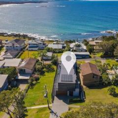 Echoes - Luxury Home Beach Views Walk to Cafes