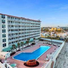 Modern Beach Oasis - Sleeps 4 - Pool - Gym - Games