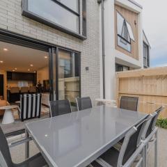 Modern Addington Escape Stylish 2br Townhouse