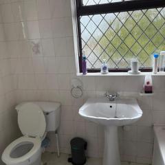 JJstays london 4 bedroom house contactors and family stay