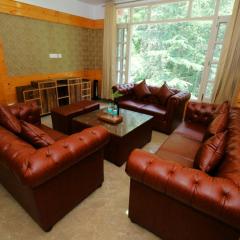 Decent Stays - 3 BHK Apartment with Pine Trees View