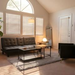 Lakeside 2-Bed Suite Close to City & Airport