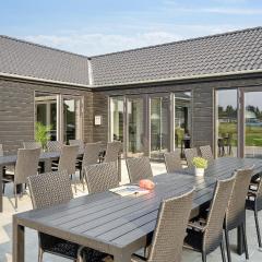 Cozy Home In Glesborg With Sauna